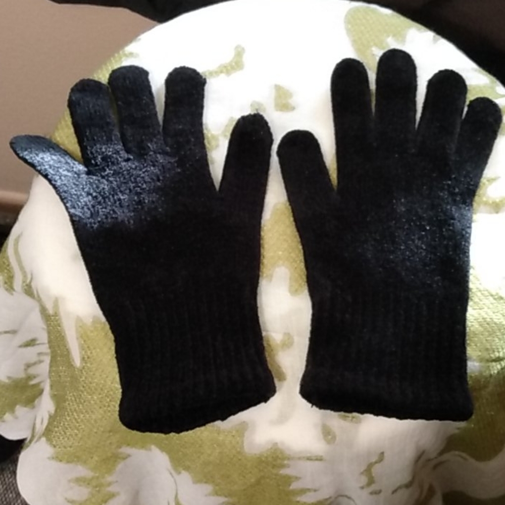Black gloves